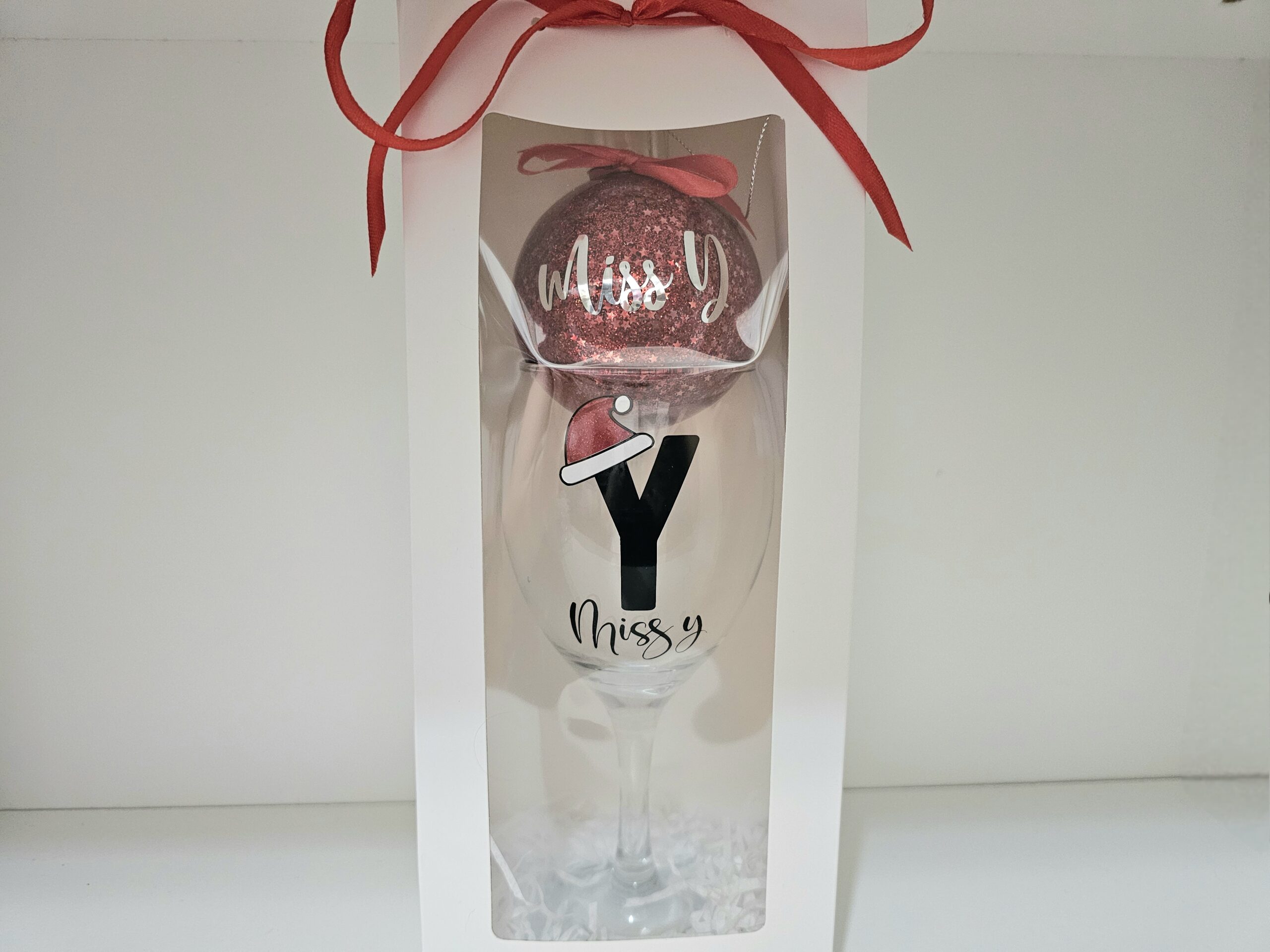 Gift Pack - Wine Glass and Christmas Bauble